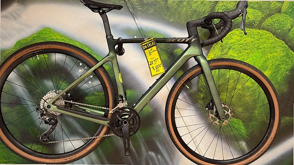 Scott Addict Gravel Bike GRX Size 52 Color green 3100 OBO